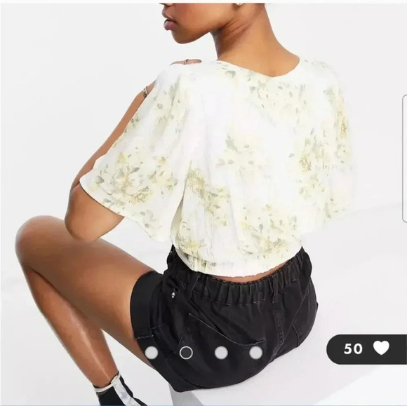 NWT Yellow & White Floral Knot-Front Flutter Sleeve Top Size M - Picture 3 of 8